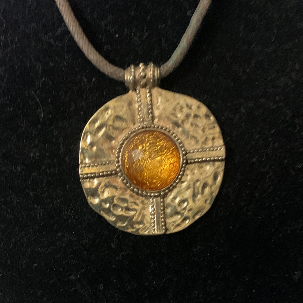 Vintage Merlite Brand Gold Tone Pendant Necklace With Amber or Resin Stone